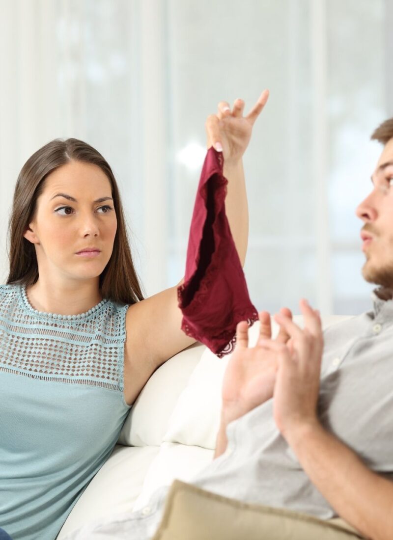9 Signs Your Boyfriend Is Lying To You Through His Teeth