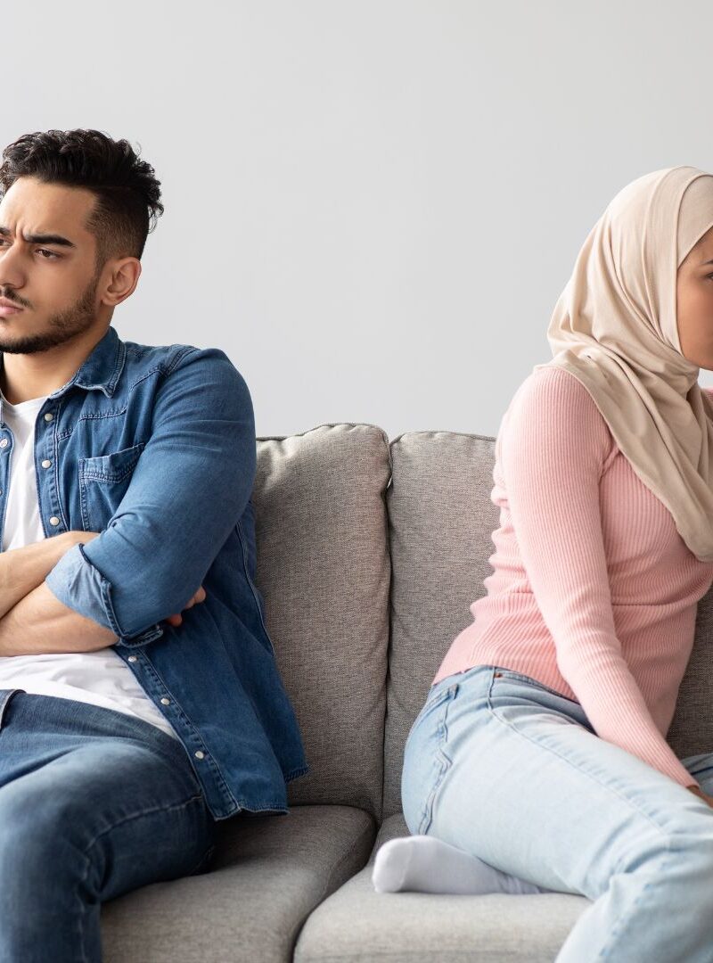 15 Painful but Clear Signs He Doesn’t Love You Anymore (And What to Do About It)