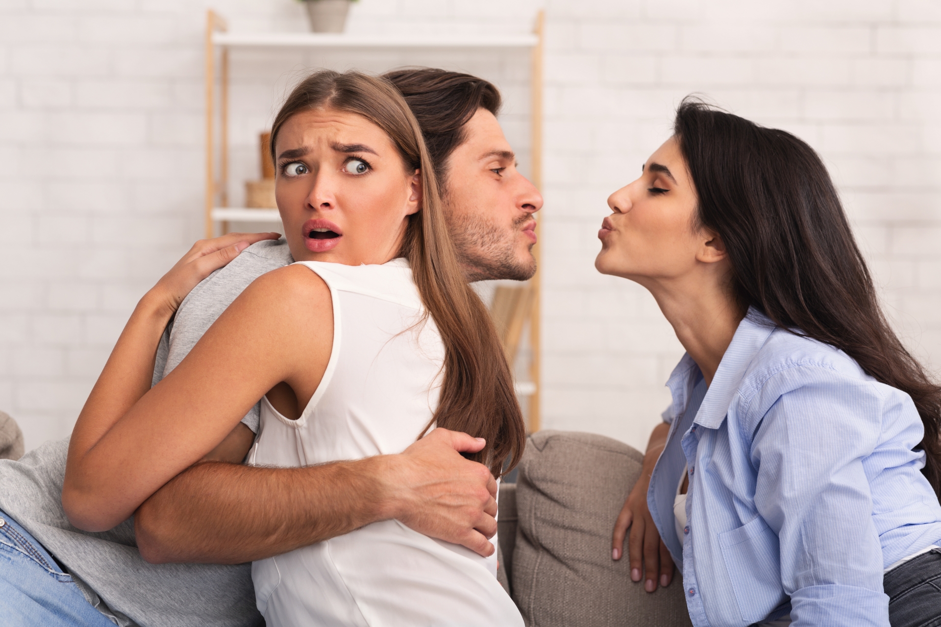 signs he's cheating