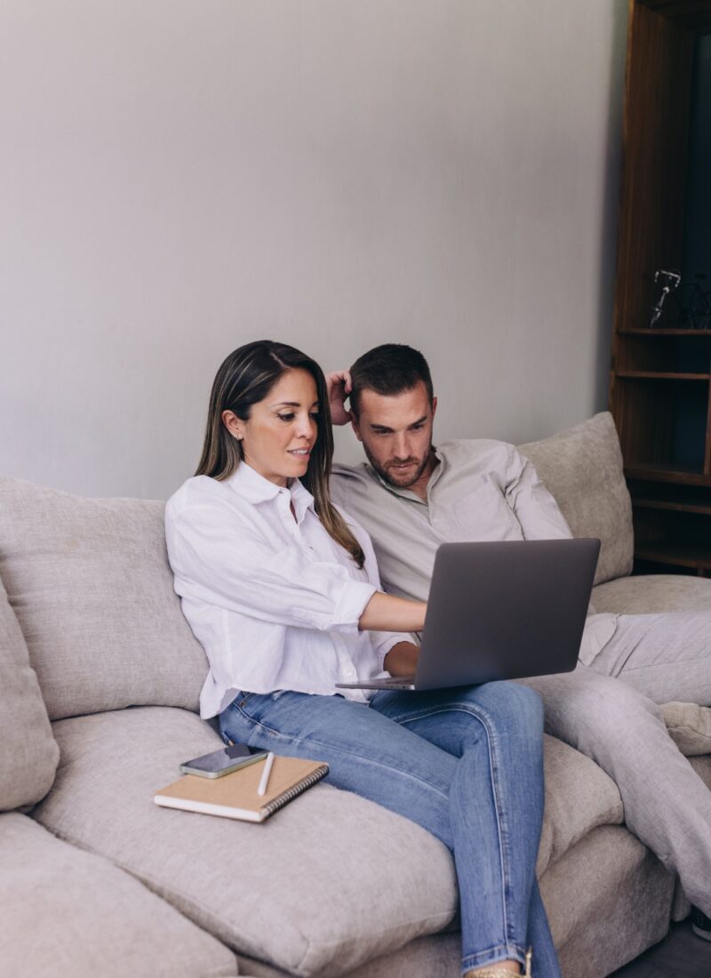 5 Smart Habits To Manage Money As A Couple