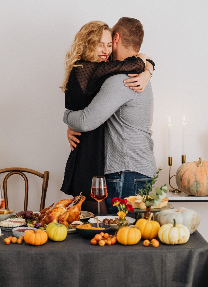 21 Cozy And Fun Thanksgiving Date Ideas For Couples